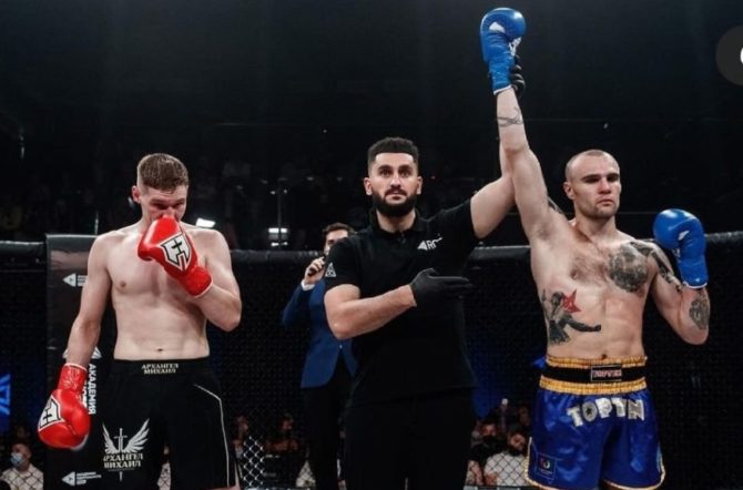 Кикбоксёр из Соликамска выиграл профессиональный бой единогласным решением судей